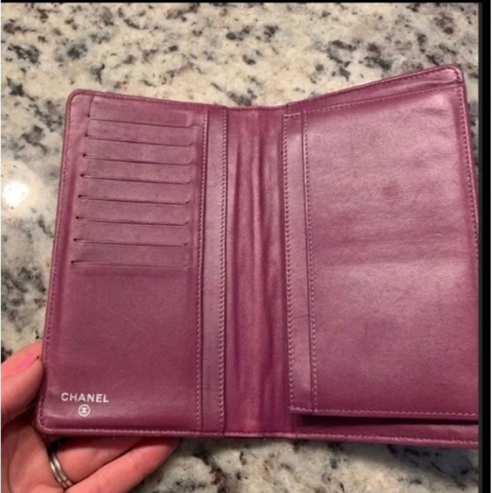 *Authentic* Chanel Quilted Plum Purple Pink Patent Leather Wallet EUC - Picture 2 of 4